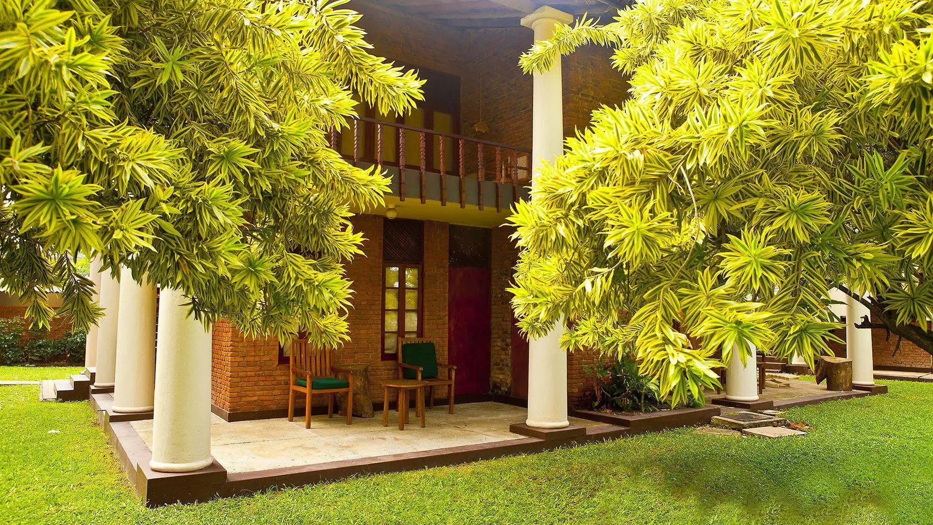 Yoho Rivi Ras Hotel Dehiwala-Mont Lavinia 4*,